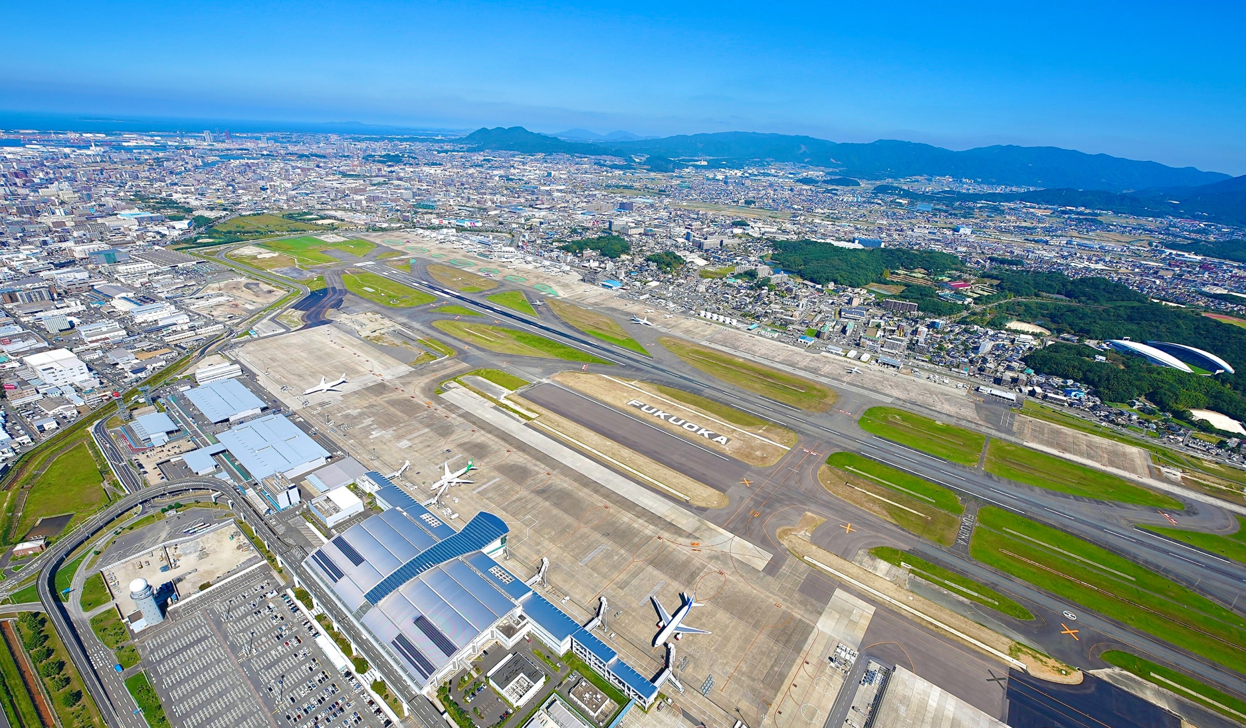 福岡空港が一つの“街”になっていく――。30年先の未来図までを徹底取材！