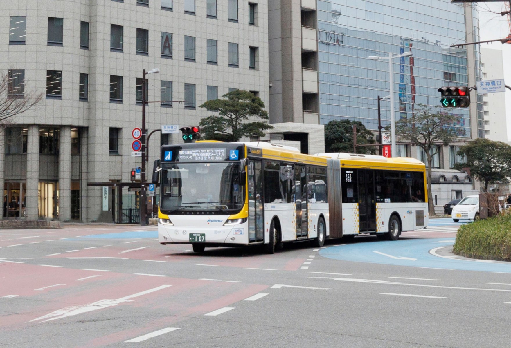 全長18mのバスで直角カーブ！西鉄連節バス（BRT）運転士の驚異の運転技術